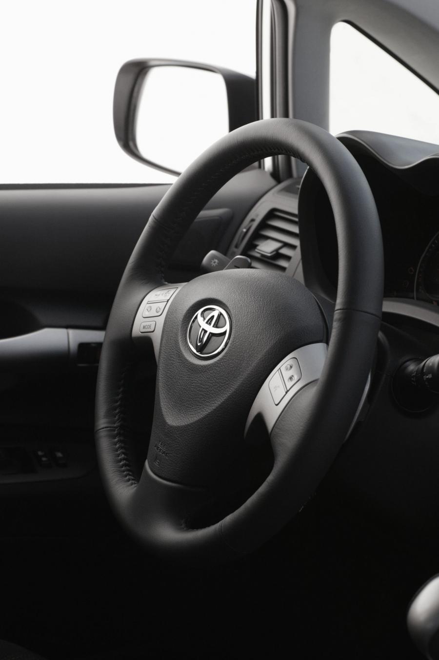  Toyota Auris 2007 года  (фото 21 из 92)
